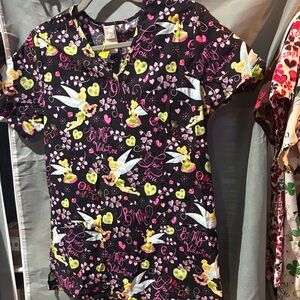 7c# Valentine's Themed Disney Tinkerbell W Sz S Scrub top EUC Firm $10👈